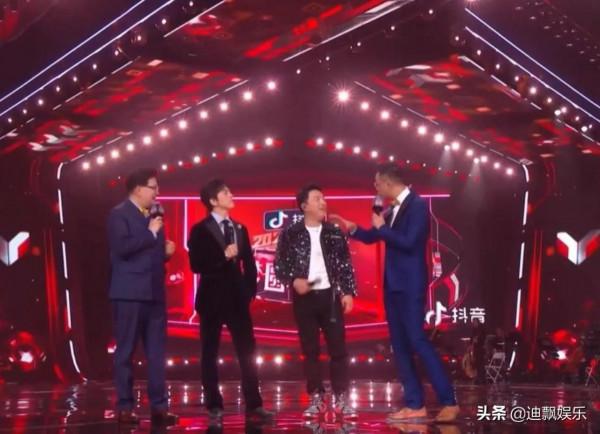 歌手變“舞王”，跨年夜李健給大家帶來多個驚喜