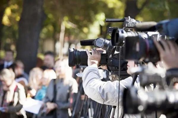 澳洲白富美遠嫁中國小夥，驚動全村近千人圍觀，今因疫情分居兩地