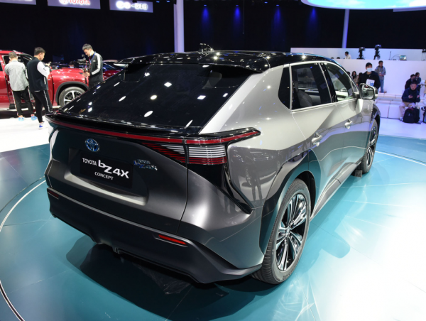 又一大波新能源車型來襲：凱迪拉克放大招，五菱敞篷車最吊胃口！