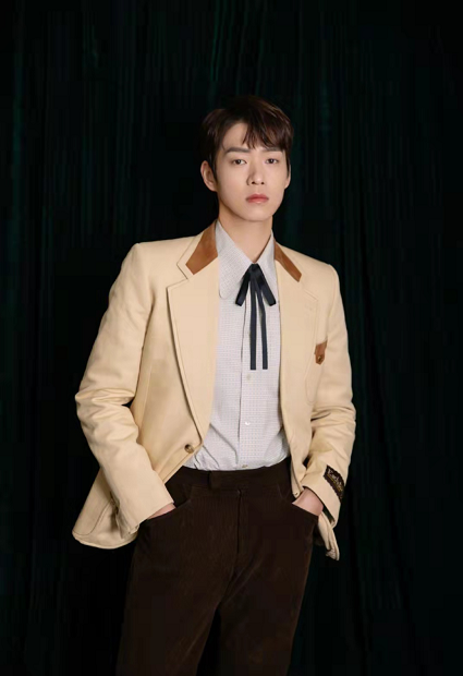 劉愷威穿黑西裝亮相！臉胖一圈沒了霸總範，世紀同框魏大勳不尷尬