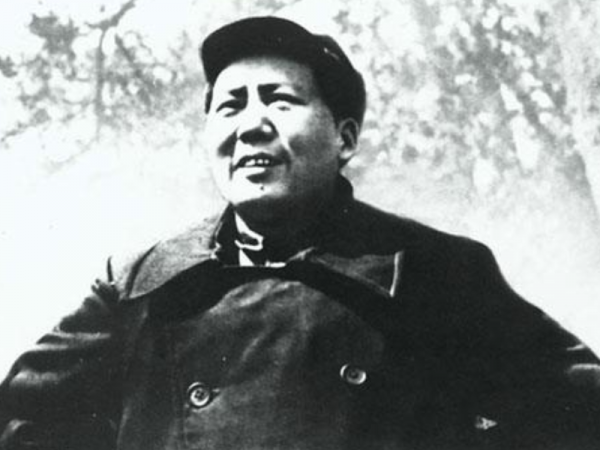 1958年一位司令員闖入中南海遭阻攔，毛主席不怒反笑：你個土佬呦