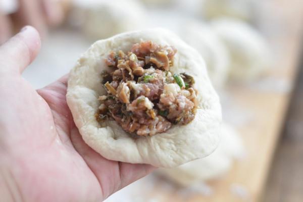 國慶出門玩，西塘古鎮10元一個的梅乾菜餅真好吃，在家怎麼做？