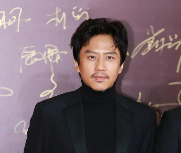 男明星生圖比拼！黃曉明陳坤氣質拉滿，吳京還是那套熟悉的西裝