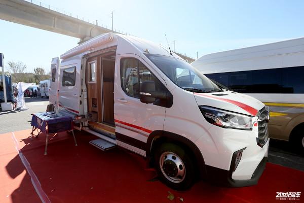 B型房車裡少見的3張床！內外兼修，順之旅V90後置廚衛版