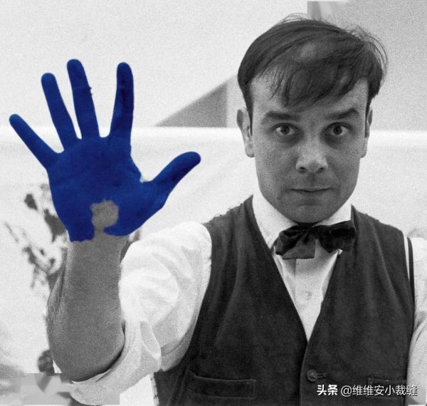 梅根狠甩的閨蜜有多時髦?憑克萊因藍穿搭高階貴氣,驚豔了時尚圈 梅根狠甩的閨蜜有多時髦?憑克萊因藍穿搭高階貴氣,驚豔了時尚圈