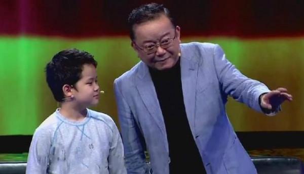 張鐵林：拋妻棄子換國籍，八個女人三個娃，到底是作樂還是作死？