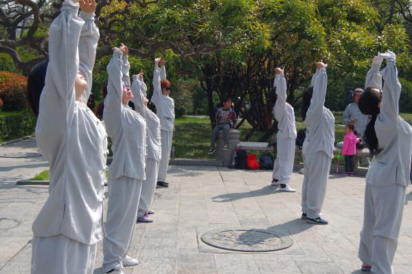 幾個簡單的動作要領,打通練習五禽戲和易筋經的“任督二脈” 幾個簡單的動作要領,打通練習五禽戲和易筋經的“任督二脈”