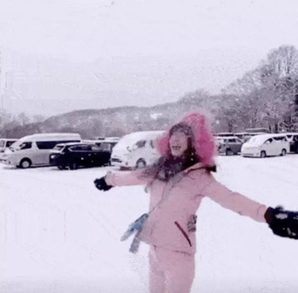 44歲田海蓉曬度假照,穿12800羽絨服很少女,手帶2枚大鑽戒超搶鏡 44歲田海蓉曬度假照,穿12800羽絨服很少女,手帶2枚大鑽戒超搶鏡