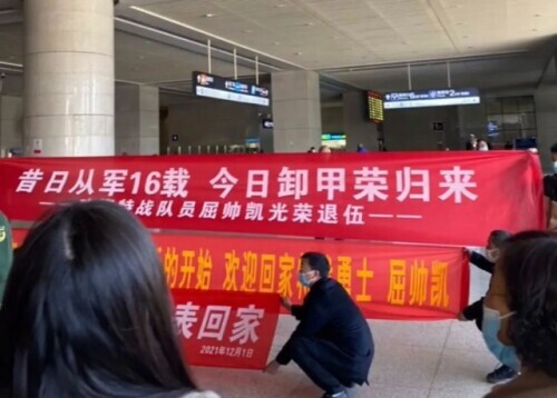 “爸,走,咱們回家!” “爸,走,咱們回家!”