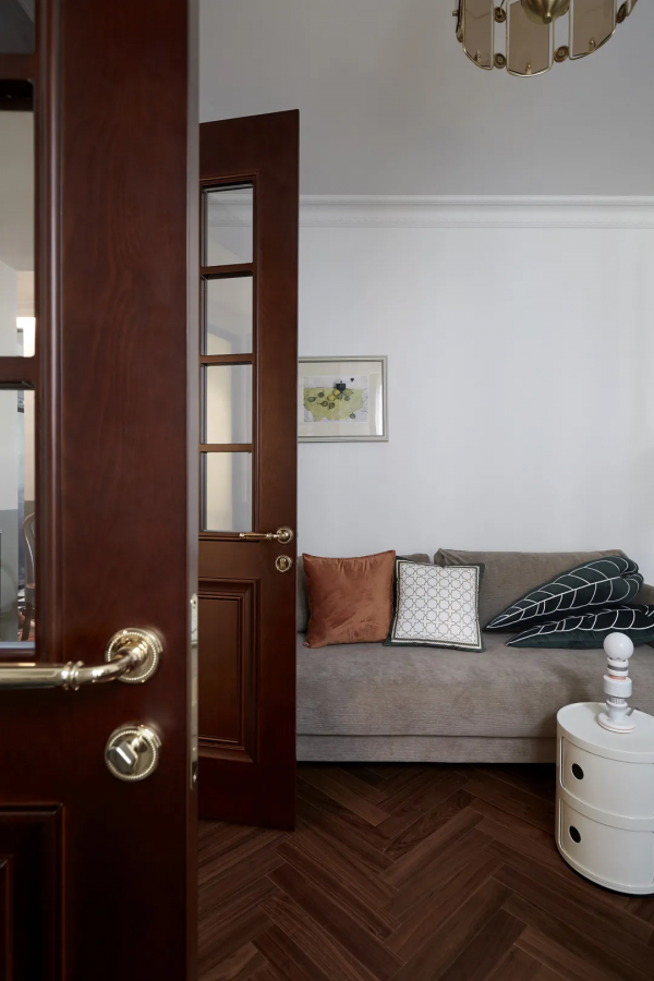 73㎡另類法式豪宅:廚房可以看電視,馬桶上面能洗手? 73㎡另類法式豪宅:廚房可以看電視,馬桶上面能洗手?