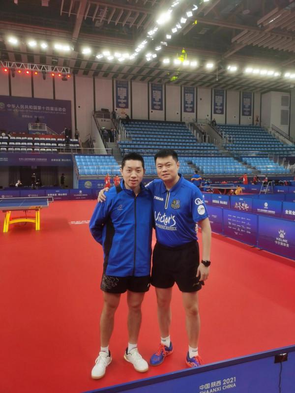 連續四天追星!全國冠軍誇許昕幽默,與小胖比身高,與莎莎比臉大 連續四天追星!全國冠軍誇許昕幽默,與小胖比身高,與莎莎比臉大