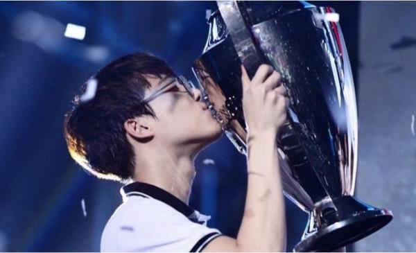 細數LCK世界賽隊伍上單演變 S8送走多位傳奇神卻在LPL誕生