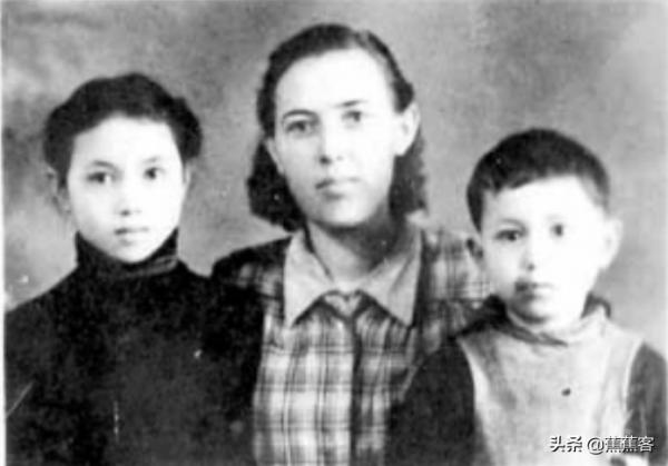 尋蘇聯母親55年的黎遠康：61歲赴蘇，80歲母親哭著說：我也在找你