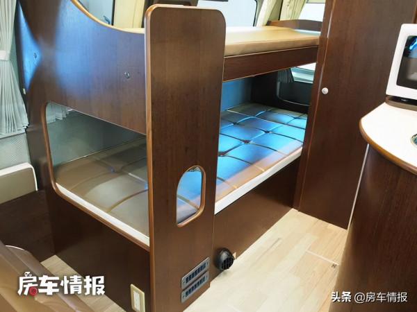 日產床車長度僅5米，配2.5T動力強帶四驅，車尾有廁所堵車也不怕