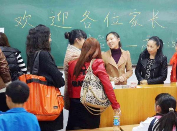 “請倒數第一名家長上臺”,家長機智化解,讓班主任啞口無言 “請倒數第一名家長上臺”,家長機智化解,讓班主任啞口無言