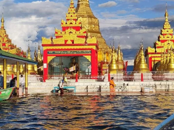 什麼情況？緬北克欽著名的湖泊，水面漂著不少死魚