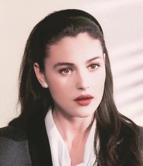 穿越歐洲的世紀美貌，地球球花莫妮卡年輕容顏無人超越