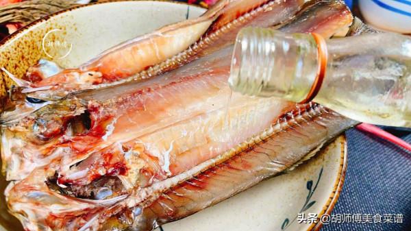 12月,碰到這魚我從不還價,一次買20條醃起來,隨吃隨取,特省事 12月,碰到這魚我從不還價,一次買20條醃起來,隨吃隨取,特省事