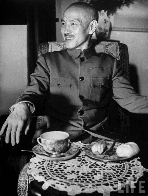 建國後,河南一商店老闆被群眾當特務,政府通告:他的代號是112 建國後,河南一商店老闆被群眾當特務,政府通告:他的代號是112