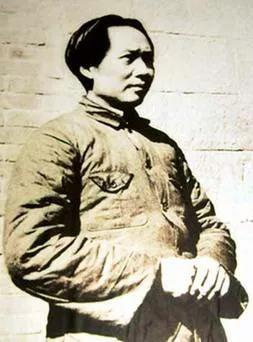 1950年,毛主席讓羅舜初到湖南任職,周總理卻說:你當海軍參謀長 1950年,毛主席讓羅舜初到湖南任職,周總理卻說:你當海軍參謀長