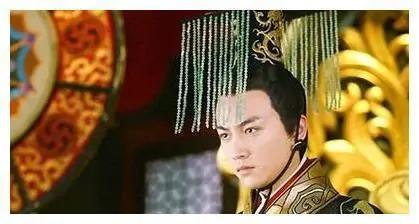 皇帝偏寵她,她卻有恃無恐步步緊逼,皇帝死前下旨:讓她為我殉葬 皇帝偏寵她,她卻有恃無恐步步緊逼,皇帝死前下旨:讓她為我殉葬