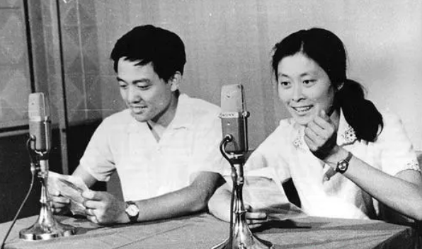 國民大姐敬一丹:26歲嫁初戀,老公是億萬富商,女兒嫁蘇格蘭小夥 國民大姐敬一丹:26歲嫁初戀,老公是億萬富商,女兒嫁蘇格蘭小夥