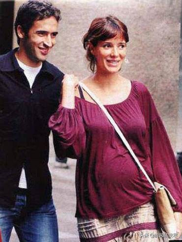 足壇金童勞爾和妻子