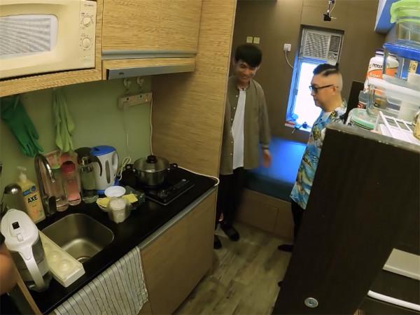 香港90後夫妻“閃婚”,婚後住進9㎡劏房,逼仄的蝸居生活轉眼1年 香港90後夫妻“閃婚”,婚後住進9㎡劏房,逼仄的蝸居生活轉眼1年