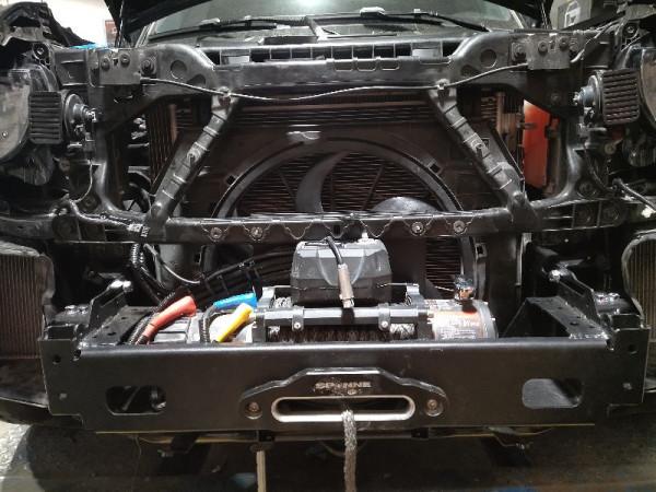 路虎衛士110安裝原廠絞盤托架 路虎衛士110安裝原廠絞盤托架