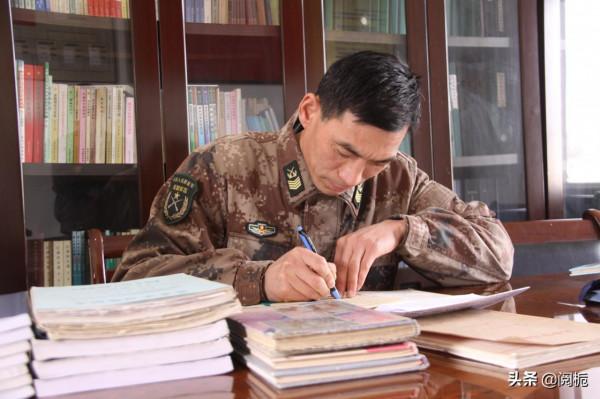 敢叫板外國專家，部隊為留住他改士官編制，公司40萬年薪挖人遭拒