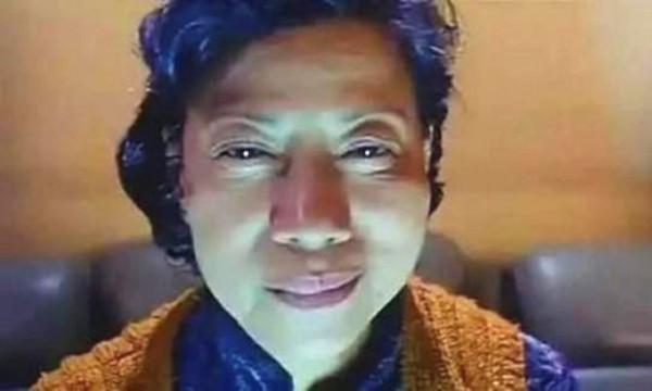 86歲羅蘭現身街頭，膝蓋曾做手術靠柺杖出行，擔心腦退化不敢退休