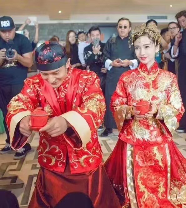 Baby婚禮排場堪比公主！穿百萬婚紗戴千萬鑽戒，半個娛樂圈來助陣