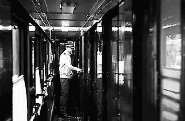 流浪少女被和尚收留，將武功全數傳授給她，不料竟被其偷光積蓄