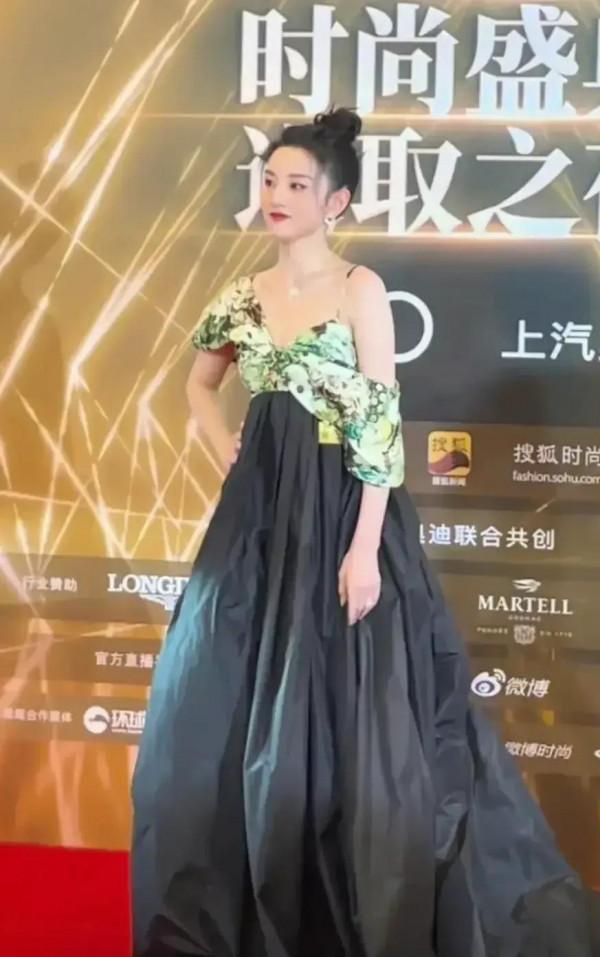 搜狐紅毯生圖曝光！阿嬌造型一言難盡，趙雅芝扮嫩違和，楊穎最佳