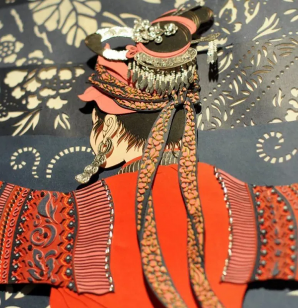 東北大姐剪紙逼真似油畫遭人質疑20年：太神了，不愧是天下第一剪