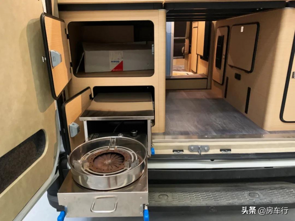 景宴-棲599 B型房車，靈活車身，舒適性可與C型車相比