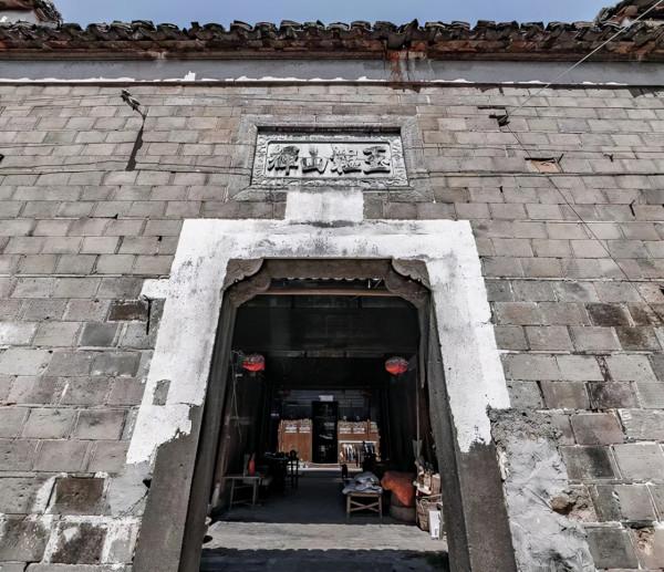 江西再現“鉅富豪宅”，被稱為“江西故宮”，距市區1小時半車程