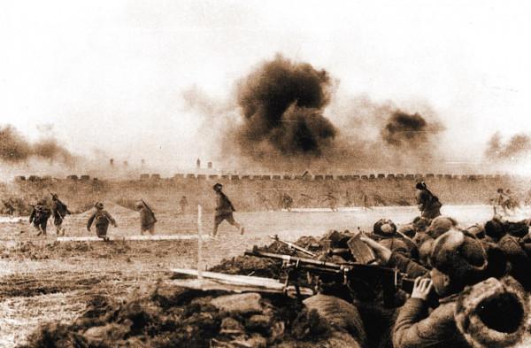 46年毛主席撤離延安時，在牆上給胡宗南留下24字，胡看後大笑不止