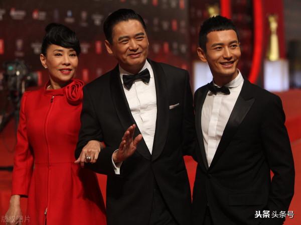 娛樂圈裡的“南帝”周潤發，拈花一笑就是他的“一陽指”神功