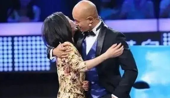 3次婚姻4次創業，得罪5大腕後想當和尚，樂嘉自毀路上的瘋狂往事