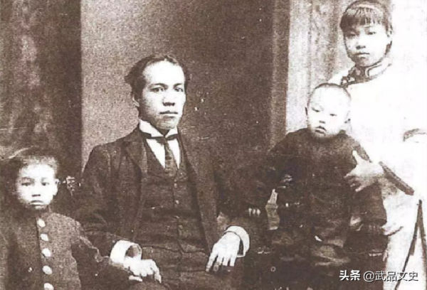 她是夫人帶來的丫鬟，培養了9名國家棟梁，一生無名無分死在草棚