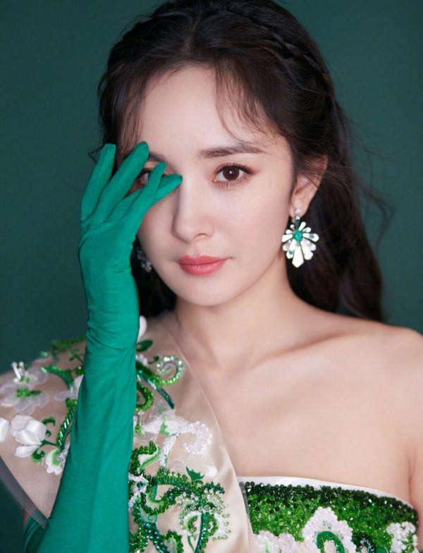 今日楊冪美照 今日楊冪美照