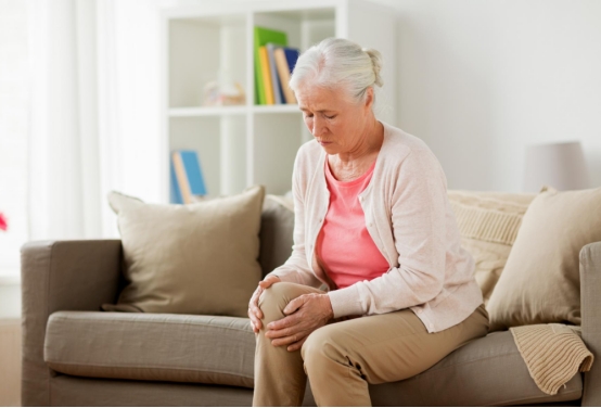 老年人骨關節炎吃氨糖就可以?專家給出一線用藥,療效更確切 老年人骨關節炎吃氨糖就可以?專家給出一線用藥,療效更確切