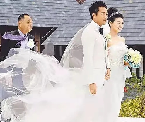 離婚3年後,李小璐賈乃亮公開出現在大眾視野,這是要復婚? 離婚3年後,李小璐賈乃亮公開出現在大眾視野,這是要復婚?