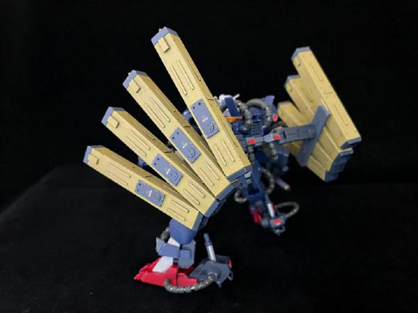 炮裝AGE勇將型高達模型