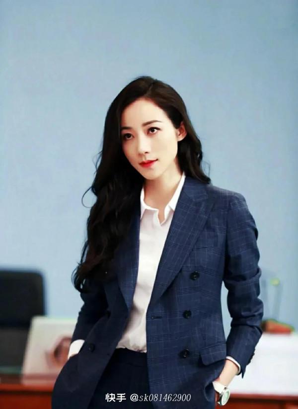 韓雪不愧是軍人家庭出身,氣質不是一般女星能比的 韓雪不愧是軍人家庭出身,氣質不是一般女星能比的