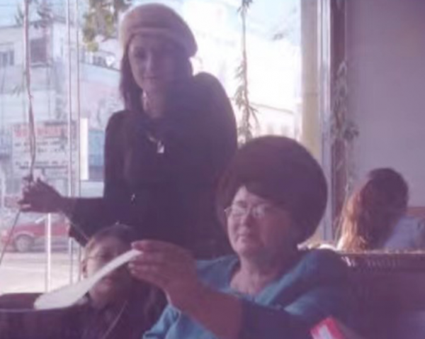 靠“我愛中國”走紅的伏拉夫，24歲娶49歲兩度患癌的女孩，咋樣了