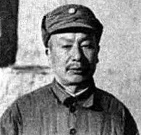 1951年，四川百姓挖出一大型紅軍墓碑，碑面黨徽倒懸，這有何玄機