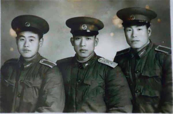 山東96歲老兵持有雙槍，工作人員前去收繳，老兵：這是粟裕送的