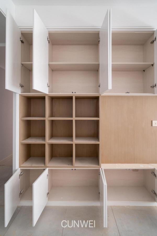 等我有了海景房，也能像陳小春家一樣，沒幾件傢俱但收納井井有條